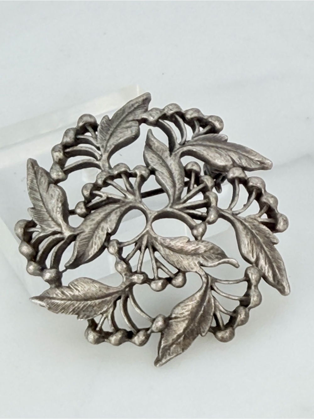 Vintage Brooch Pin Ornate Berry Leaf Design Silver Pewter Tone Round Unisex